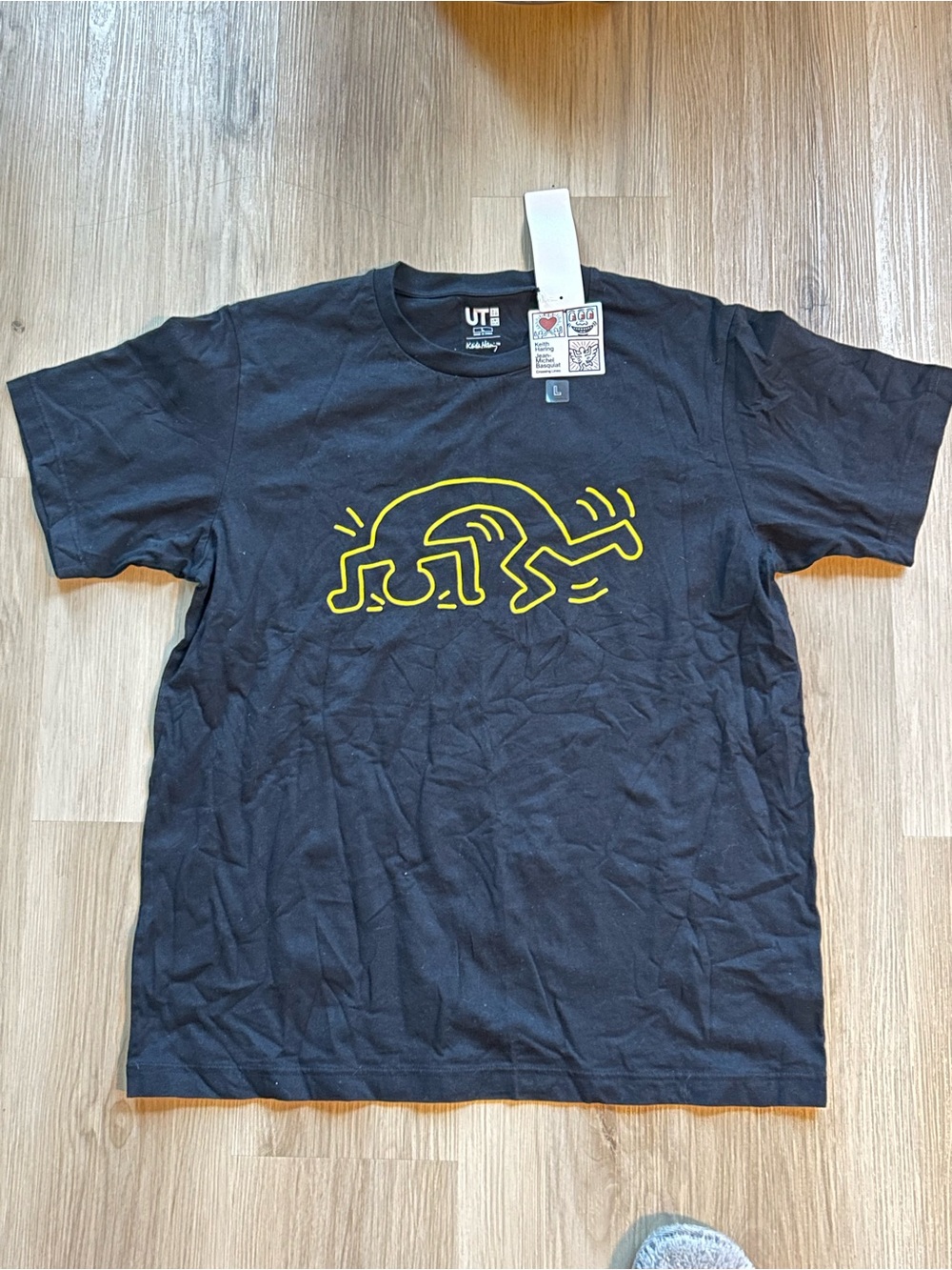 Uniqlo Black Short‑Sleeve T‑Shirt with Yellow Graphic